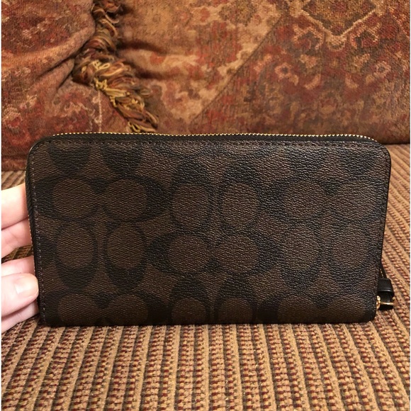 NWT-Coach-Dempsey-Large Phone Wallet-Souvenir NYC Skyline/Big Apple-Retired-$248 - Picture 3 of 7